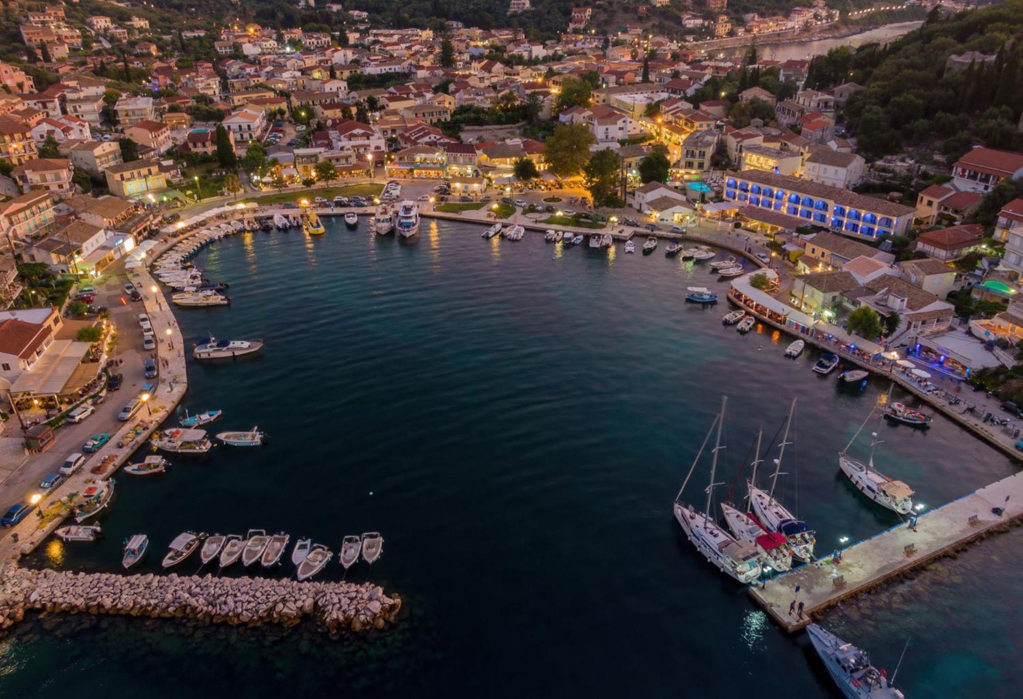 Kassiopi Piazza Suites Kültér fotó